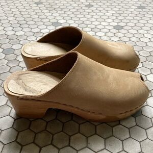 suede nude peep toe sven clogs